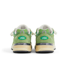Load image into Gallery viewer, NEW BALANCE U993GW MADE IN THE USA - CHIVE | SEA SALT
