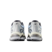 Load image into Gallery viewer, NEW BALANCE U2000BA - LIGHT CHROME BLUE | SILVER METALIC | CASTLEROCK
