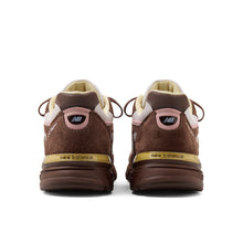 Load image into Gallery viewer, NEW BALANCE U990IC4 MADE IN THE USA - PUMPERNICKEL | PINK CHALK | ALABASTER
