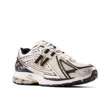 Load image into Gallery viewer, NEW BALANCE M1906RA - METALLIC SILVER | METALLIC GOLD
